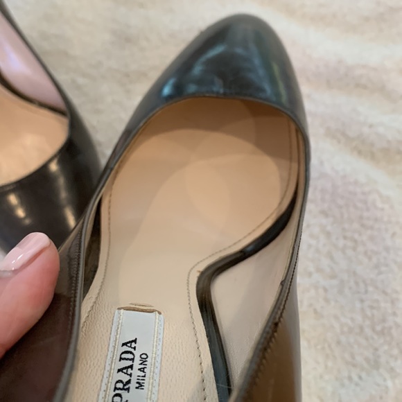 New Prada Gray Leather Closed Toe Heels Made in Italy in Size 35.5/ 5.5 - Picture 7 of 13